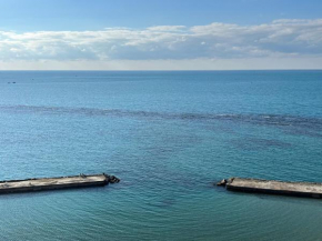 Private Room in a fully equipped sea view apartment غرف خاصة للرجال فقط